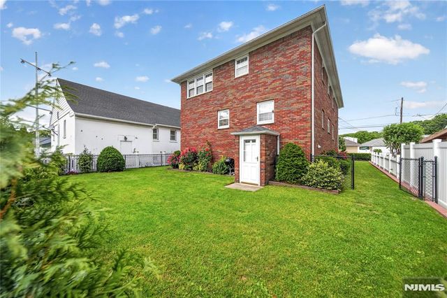 28 1st Street, Wallington, NJ 07057