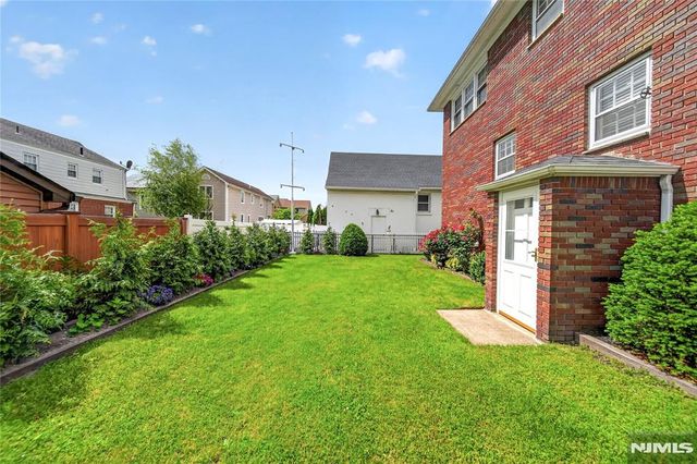 28 1st Street, Wallington, NJ 07057