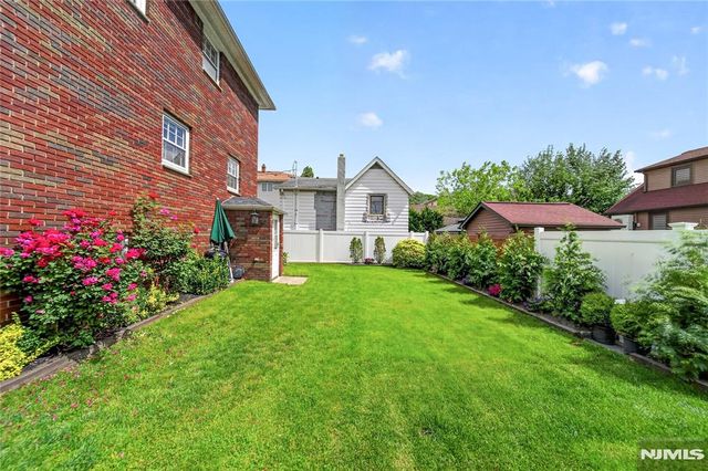 28 1st Street, Wallington, NJ 07057