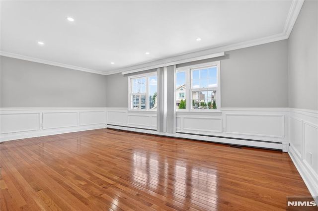 28 1st Street, Wallington, NJ 07057