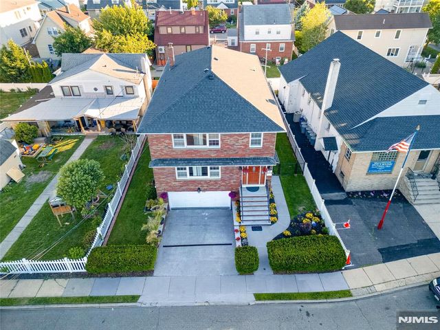 28 1st Street, Wallington, NJ 07057