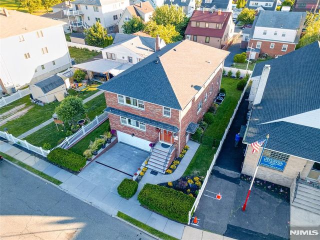 28 1st Street, Wallington, NJ 07057
