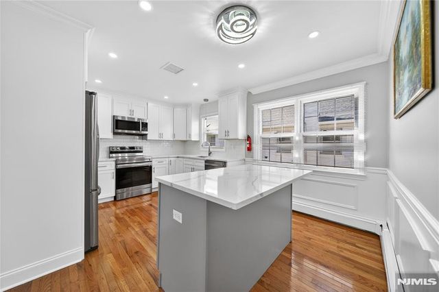28 1st Street, Wallington, NJ 07057