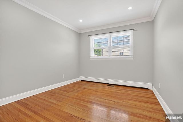 28 1st Street, Wallington, NJ 07057