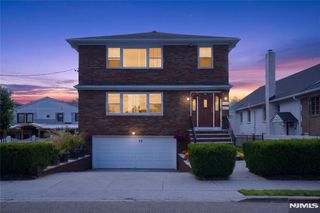 28 1st Street, Wallington, NJ 07057