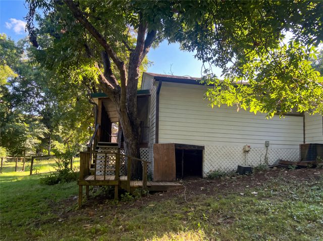 120 Rs County Road 1623, Lone Oak, TX 75453