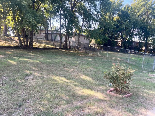 120 Rs County Road 1623, Lone Oak, TX 75453