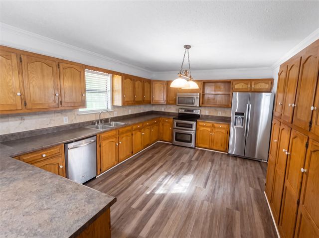 120 Rs County Road 1623, Lone Oak, TX 75453
