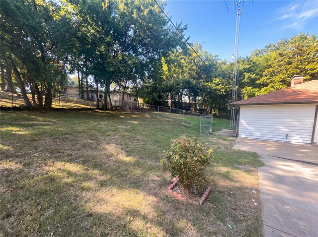 120 Rs County Road 1623, Lone Oak, TX 75453