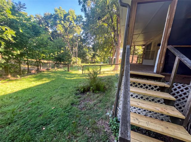 120 Rs County Road 1623, Lone Oak, TX 75453