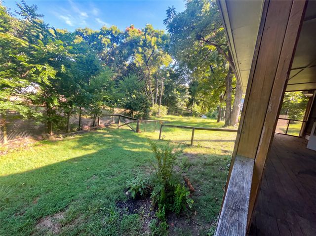 120 Rs County Road 1623, Lone Oak, TX 75453