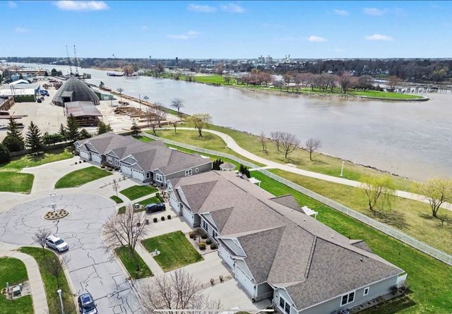609 Breaker Cove Drive, Bay City, MI 48708