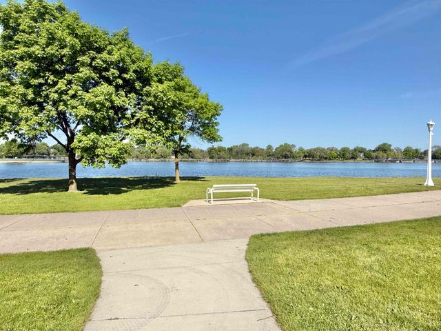609 Breaker Cove Drive, Bay City, MI 48708
