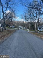 YOUNG LN, Berkeley Springs, WV 25411