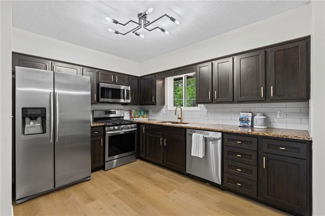 9822 Hardesty Avenue, Kansas City, MO 64137