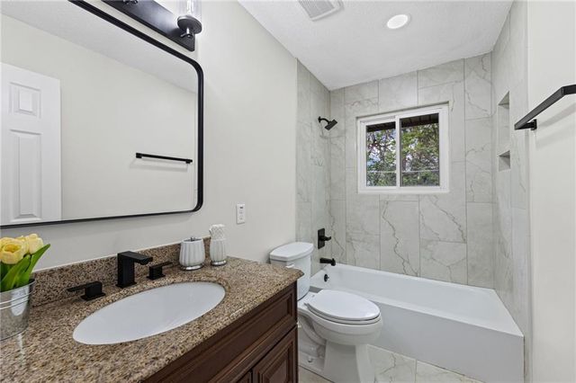 9822 Hardesty Avenue, Kansas City, MO 64137