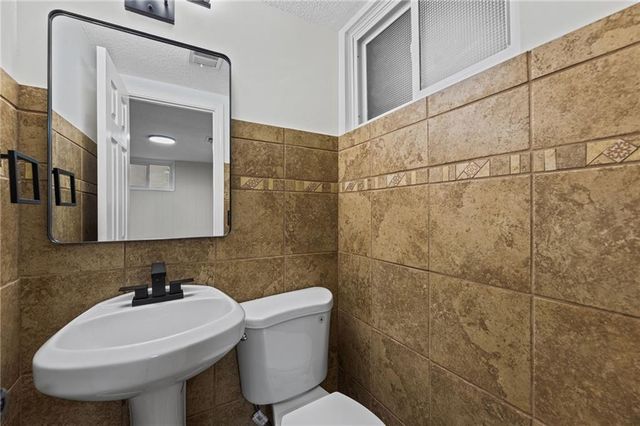 9822 Hardesty Avenue, Kansas City, MO 64137