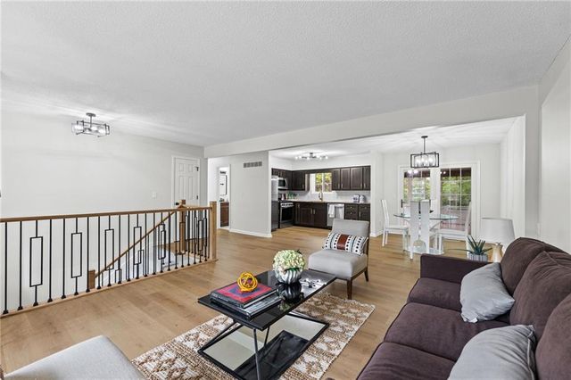 9822 Hardesty Avenue, Kansas City, MO 64137