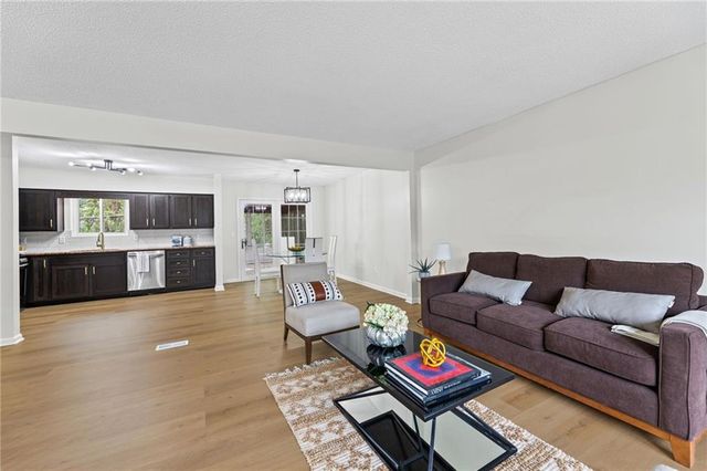 9822 Hardesty Avenue, Kansas City, MO 64137