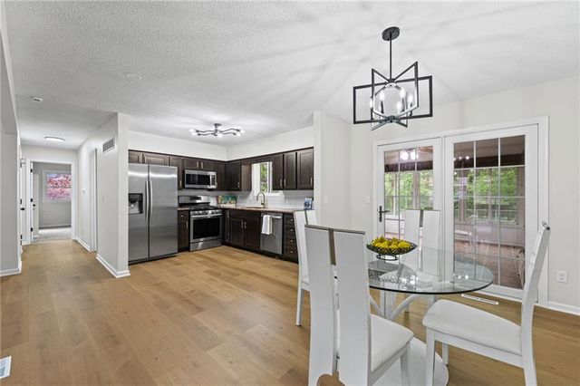 9822 Hardesty Avenue, Kansas City, MO 64137