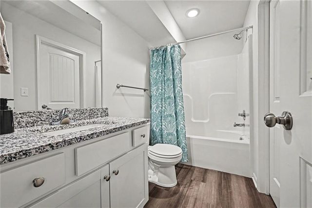 10294 Lucca Lane, Peculiar, MO 64078