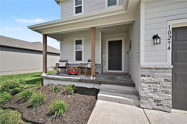 10294 Lucca Lane, Peculiar, MO 64078