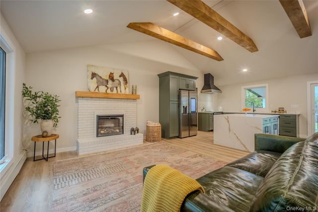 20 Manor Road, Rhinebeck, NY 12572