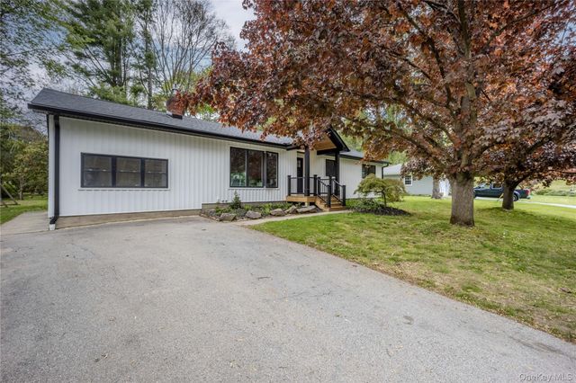 20 Manor Road, Rhinebeck, NY 12572