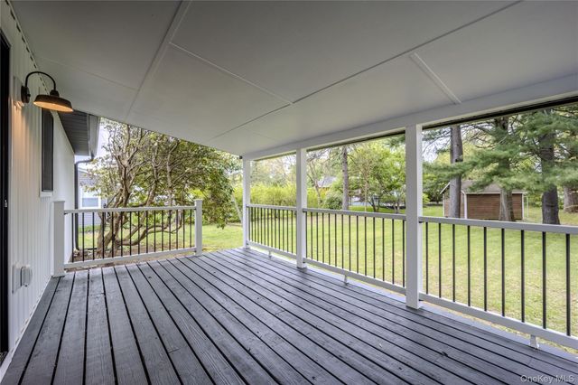 20 Manor Road, Rhinebeck, NY 12572