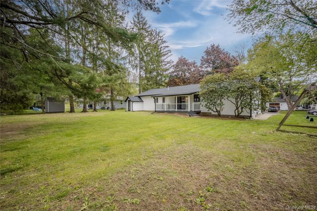 20 Manor Road, Rhinebeck, NY 12572