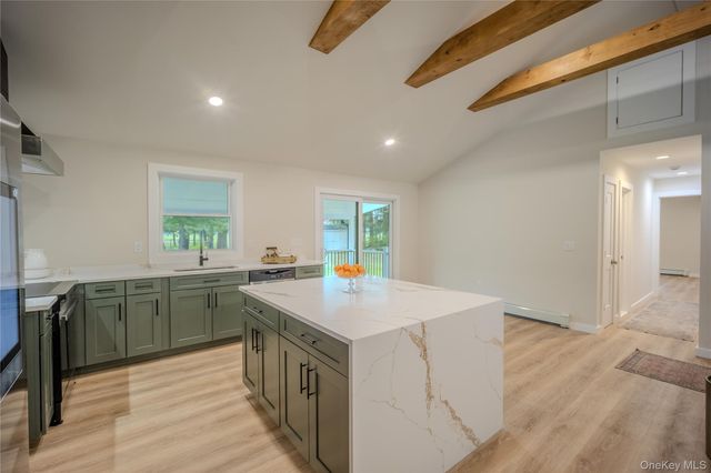20 Manor Road, Rhinebeck, NY 12572