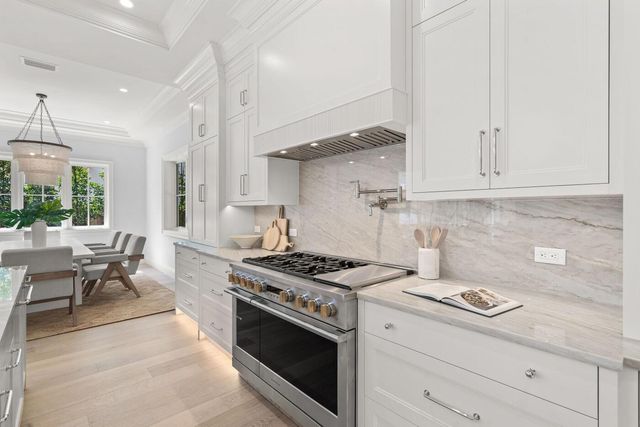 5528 Hibiscus Road, Jupiter, FL 33458