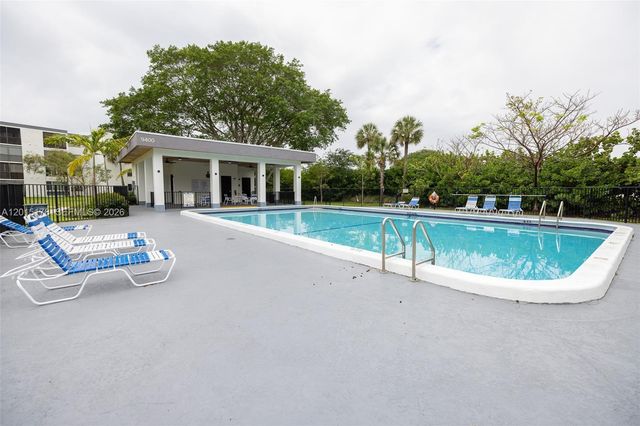 9235 SW 8th St 403, Boca Raton, FL 33428