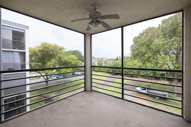 9235 SW 8th St 403, Boca Raton, FL 33428
