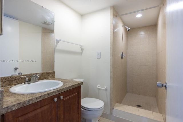 9235 SW 8th St 403, Boca Raton, FL 33428