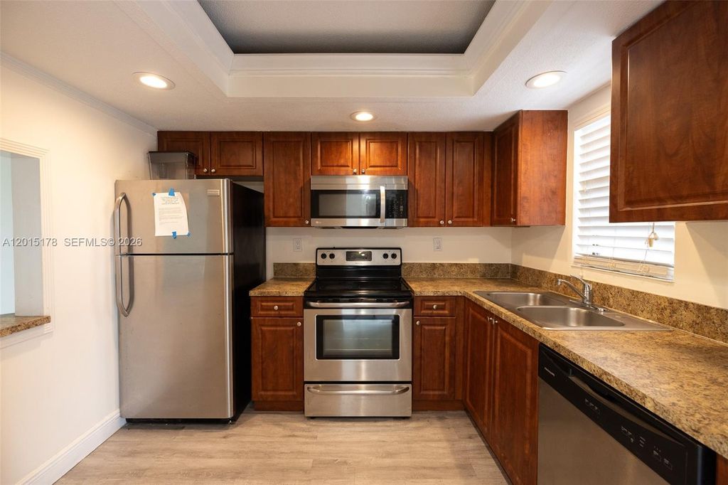 9235 SW 8th St 403, Boca Raton, FL 33428