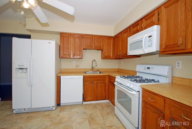 21 Rosewood Court, Sayreville, NJ 08872