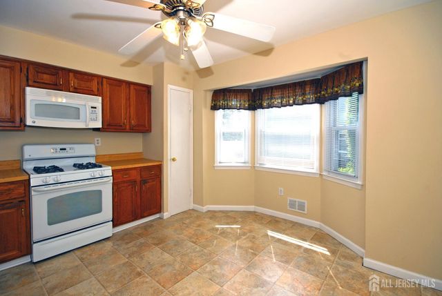 21 Rosewood Court, Sayreville, NJ 08872