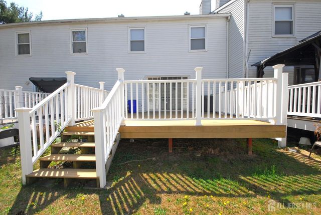 21 Rosewood Court, Sayreville, NJ 08872