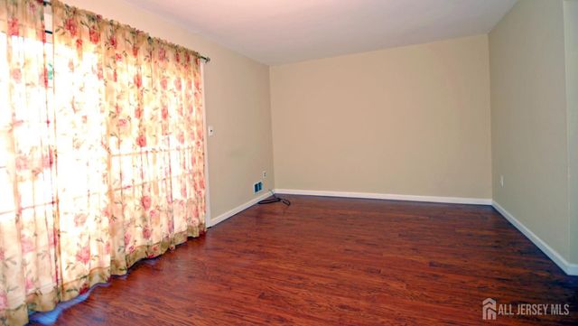 21 Rosewood Court, Sayreville, NJ 08872