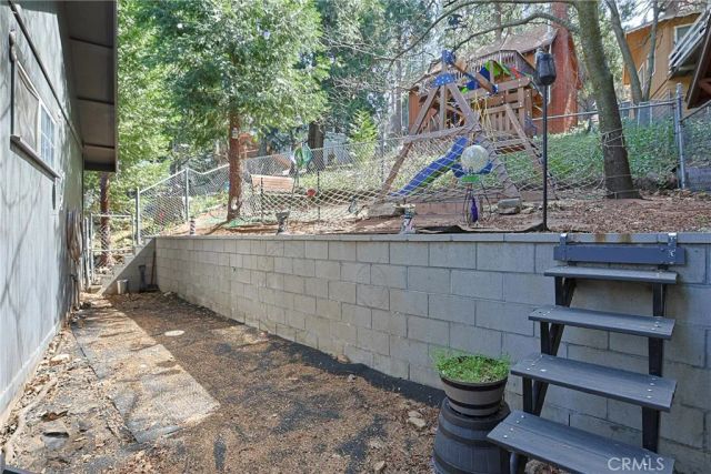 23095 Hemlock, Crestline, CA 92325