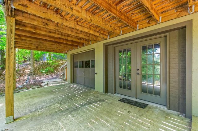 1916 Chateau Ridge, Winston-salem, NC 27103