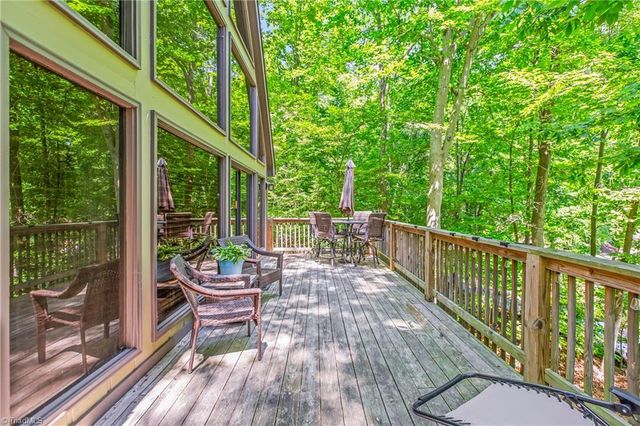 1916 Chateau Ridge, Winston-salem, NC 27103