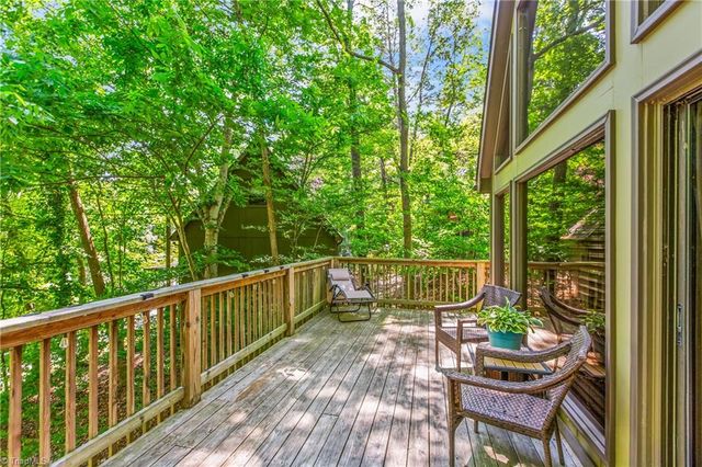 1916 Chateau Ridge, Winston-salem, NC 27103