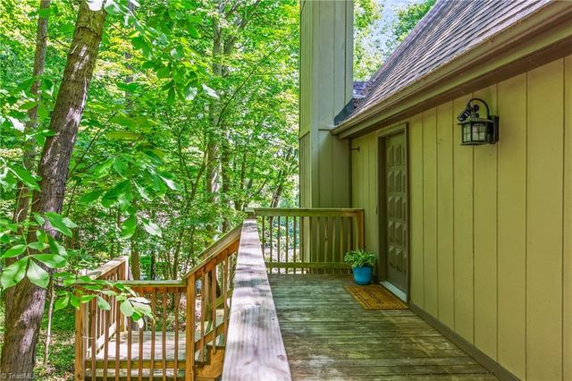 1916 Chateau Ridge, Winston-salem, NC 27103