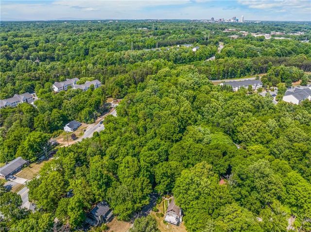 1916 Chateau Ridge, Winston-salem, NC 27103
