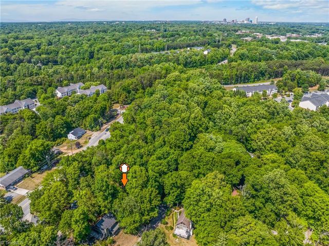 1916 Chateau Ridge, Winston-salem, NC 27103