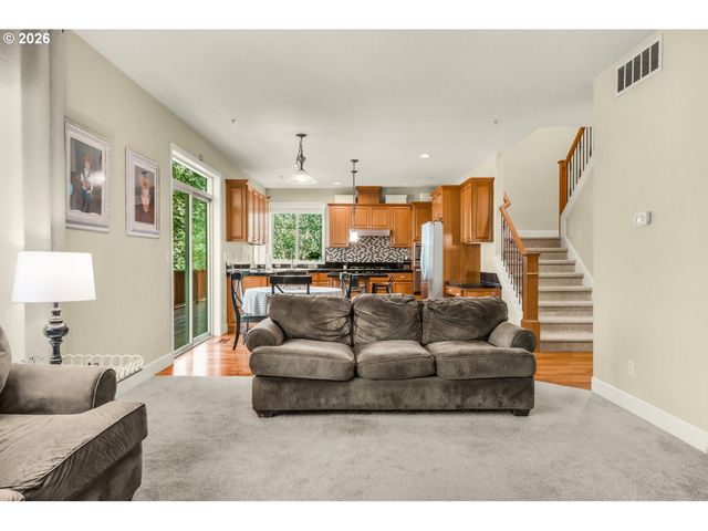 1633 Sw JOSHUA St, Portland, OR 97219