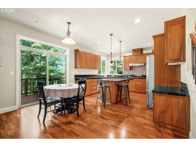 1633 Sw JOSHUA St, Portland, OR 97219