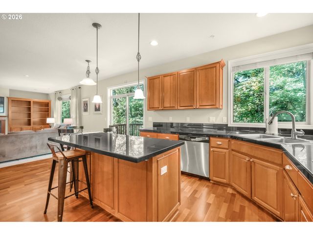1633 Sw JOSHUA St, Portland, OR 97219